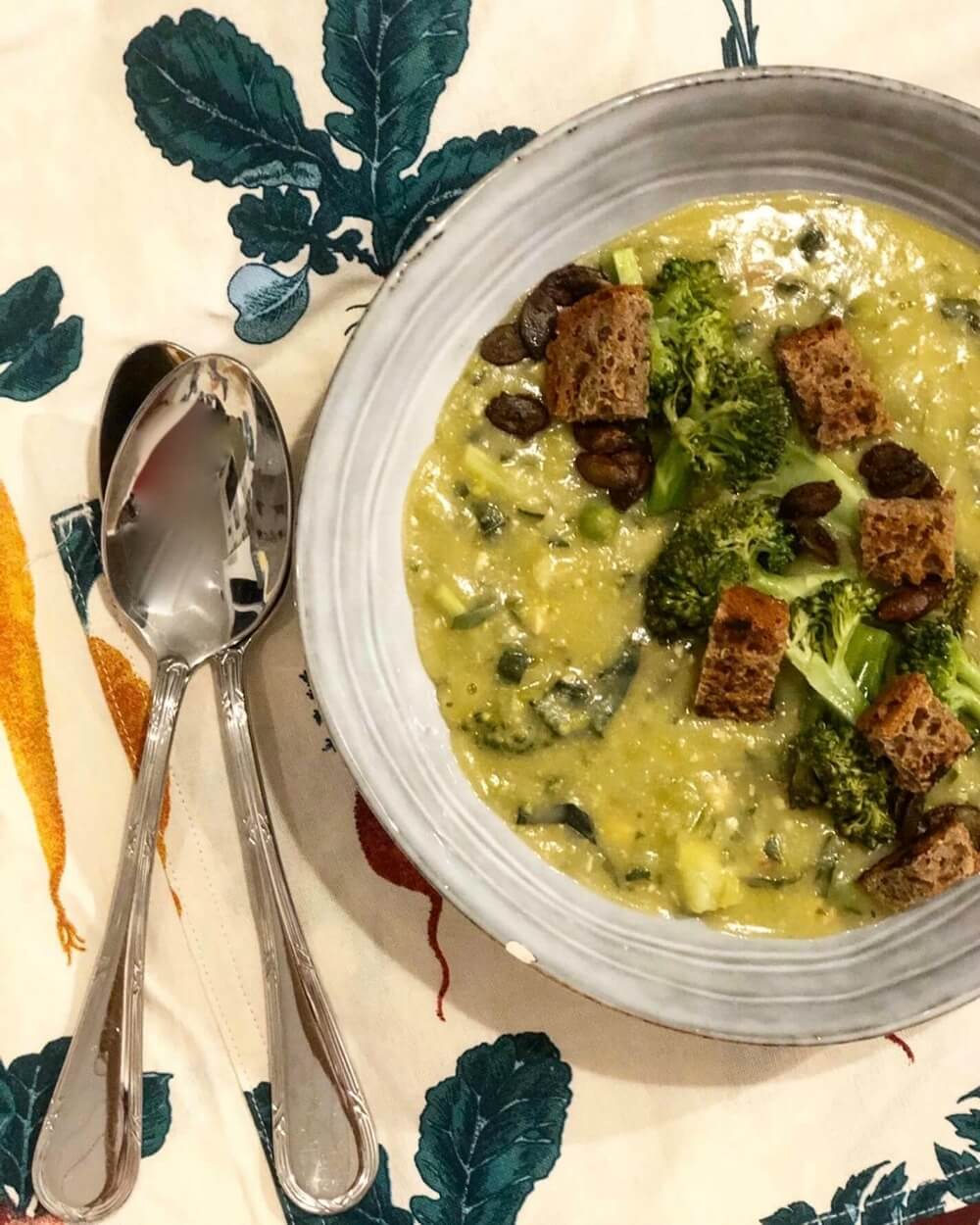 Vegan winter recipes Very green split pea and broccoli soup CREDIT @marinola